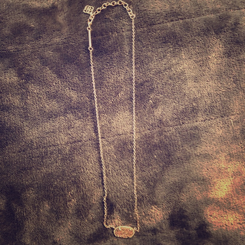 Kendra Scott necklace
